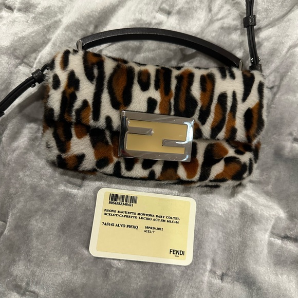 Fendi baguette phone pouch - Picture 10 of 10